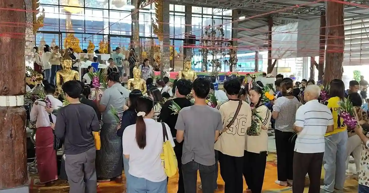 เลขเด็ดวันนี้ 9/6/69 ขอพรแล้วสมหวัง! สาวแห่แก้บน "ท้าวเวสสุวรรณ-พ่อปู่ดอนใหญ่" วัดดอนใหญ่ ปทุมธานี เซียมซีให้มาเลย "631-562" 109 เลขเด็ดวันนี้1