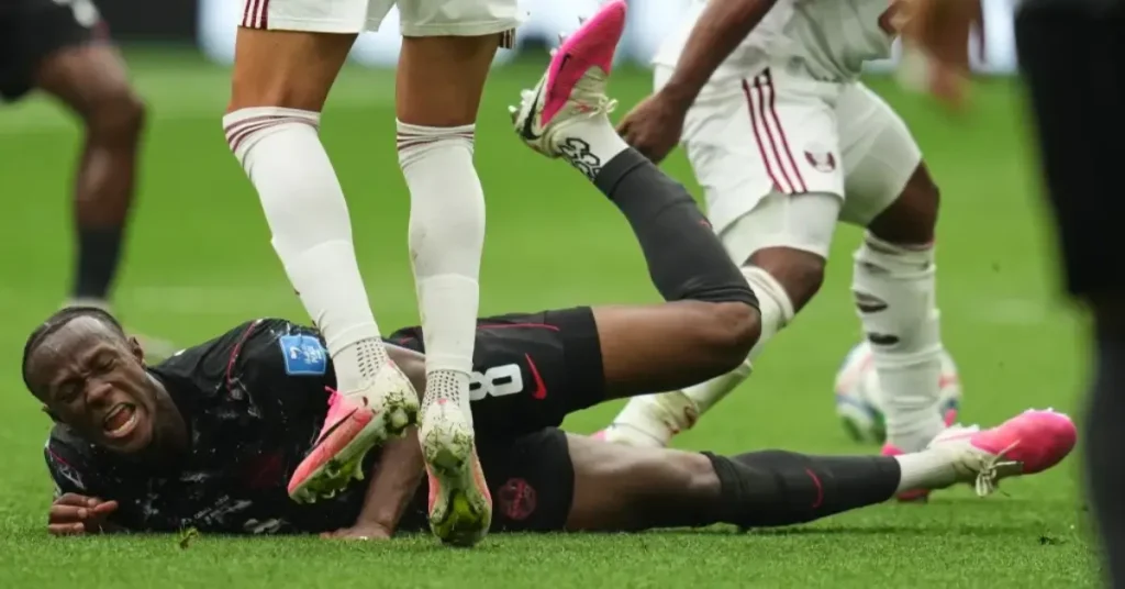 Canada vs Qatar แคนาดาถล่ม 6-0! ประวัติศาสตร์ชัยชนะนัดแรกตลอดกาล โกเนบาดเจ็บสาหัส มาดิโบโดนแดงเหลือ 9 คน 127 Canada vs Qatar