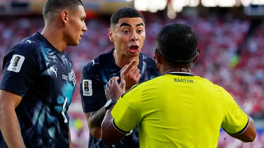 มิเกล อัลมิรอน สร้างประวัติศาสตร์โดยไม่ตั้งใจ! RED CARD อัลมิรอน รับใบแดงแรกจากกฎห้ามปิดปากของ FIFA ใน ฟีฟ่าเวิลด์คัพ 2026 ตุรกี พบ ปารากวัย 133 มิเกล อัลมิรอน