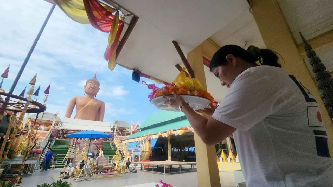 เลขเด็ด23/6/69 มาด้วยใจศรัทธา! แก้บน "หลวงพ่อสมหวัง" วัดกลางบางพระ นครปฐม หลังลูกสาวสอบติดกรมชลประทาน เลขเด็ดธูปมงคลให้ "356" ลุ้นโชคงวดนี้ 55 เลขเด็ด23 6 69 1