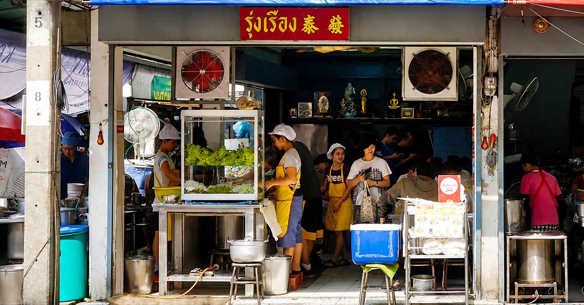 ร้านย่านเก่าสุขุมวิท เมื่อถนนที่แพงที่สุดในไทย ยังเก็บตำนานอาหาร และร้านรวงที่อยู่มาก่อนรถไฟฟ้า 69 ร้านย่านเก่าสุขุมวิท 2